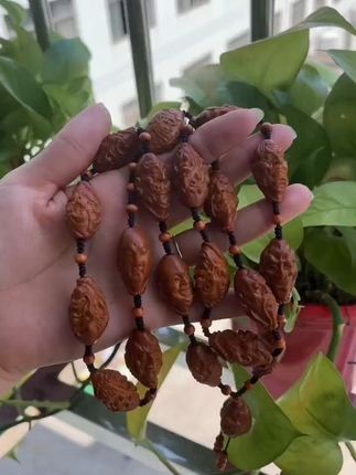 天然橄榄核十八罗汉,上色不易裂,太适合你了! 橄榄核雕刻教程来啦!今天教大家如何刻出有质感、立体感的作品!