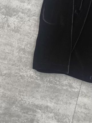 穿上这件赫本外套,瞬间显直角肩太惊艳! 冬天怕冷没时尚感?这款外套帮你解决难题!#秋冬穿搭#高级感穿搭#外套穿搭#秋冬新款#晒晒我的秋日穿搭