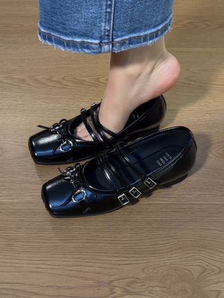 有种很酷又很精致的感觉!!! #方头单鞋女 #软底软面穿上超舒服 #舒适透气不闷脚 #玛丽珍单鞋小皮鞋 #脚宽脚胖都可以