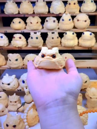 手串控必看!龙王金蟾竹雕,把玩新宠太惊艳! 今天给大家分享一款寓意美好的作品!它就是——龙王金蟾!#非遗文化传承#文玩#手把件#传统手艺#实心竹手把件