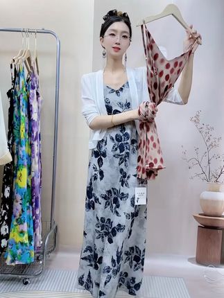 穿上这条显瘦鱼尾裙,包邮还能免费退! #碎花连衣裙 