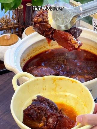 家常卤味香飘满屋,传统潮汕风味速来尝鲜! 今天又做了很多美味卤菜! 近一个月来每天都在做,销量过万了!#谁发明的这些美食#当你有一个做菜很好吃的妈妈#晒出你的中秋家乡味#外国人被月饼硬控了#汕头简直是我胃的归宿