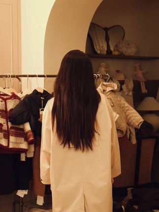 童装界胡杏儿惊呼天花板风衣上新,秋日仪式感满满,必备氛围款 童装界胡杏儿惊呼天花板风衣上新,秋日仪式感满满,必备氛围款#童装界胡杏儿#亲子秋季同频穿搭#琥珀系才是松弛感的天花板#别出心裁设计款#能穿很多年