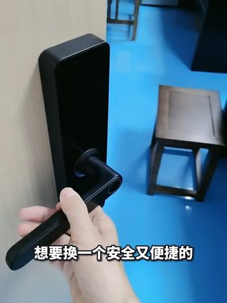 告别钥匙烦恼,智能门锁一键开启新生活! 家里有老人小孩不方便开门?试试这款方便好用的智能门锁!#木门智能锁 #木门指纹锁推荐