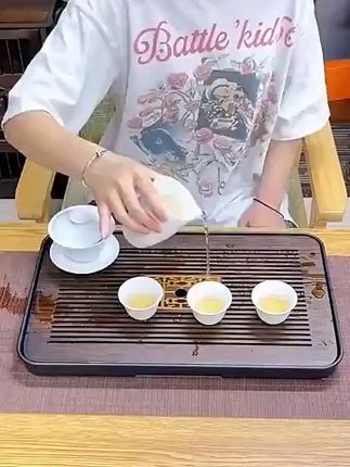 小空间也能享受功夫茶的仪式感!轻奢茶盘让居家品茶更优雅 喝茶总担心茶叶碎渣难清理?这款茶盘帮你解决!