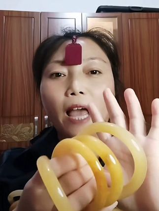 天然黄龙玉手镯时尚百搭 天然黄龙玉手镯#天天然玉石