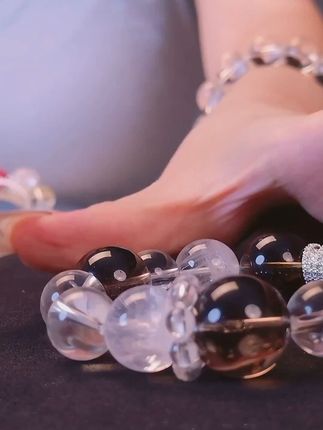 传统美学碰撞天然水晶,手串界的艺术品! 想戴有中国风的手串却不知咋选?这款手串帮你搞定!#水晶#天然水晶#手串#水晶手串#北京时装周和珠宝超搭的