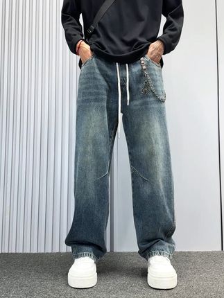 复古牛仔裤搭配吊坠,轻松穿出高级感! 男士秋冬穿啥裤子?这款美式复古牛仔裤帮你解决难题!#琥珀系拉抽屉变装 #全抖音都在仿热巴琥珀系造型 #早秋显身材平价上衣合集 #秋季微胖穿搭测评 #当你坚持姐很贵的穿搭理念