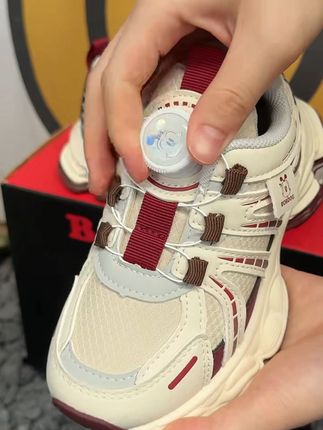 国庆返程,宝宝的鞋还是整整齐齐 7天奔波鞋子完好如新,旋钮依然顺滑,质量经得起考验!#好物推荐🔥 #童鞋 #百搭鞋子 #儿童运动鞋 #透气舒适