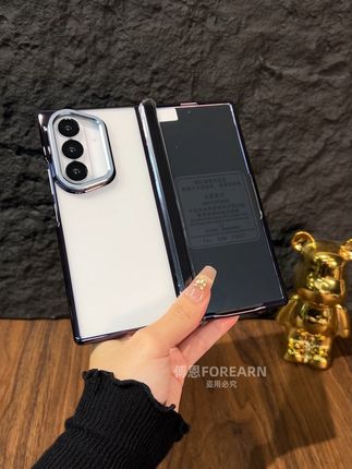 三星Z Fold7透明磁吸?不!我们有更强支架术!镜头框一按 三星Z Fold7透明磁吸?不!我们有更强支架术!镜头框一按变身支架,中轴全包防尘抗摔,高清/防窥前膜随心换。#折叠屏配件 #三星fold7手机壳