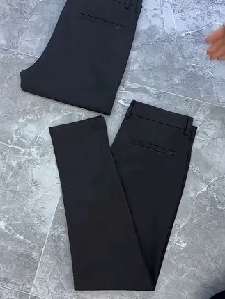 黑色小脚西裤,穿出商务范儿,不满意可退哦! 男士裤子尺码不好把控?有运费险可放心试穿!#胡兵水墨风亮相中国国际时装周#早秋不费力显贵穿搭#如果上班都穿流光高智风#谁还没有一件藏式卫衣#二三十块的小上衣秋装测评