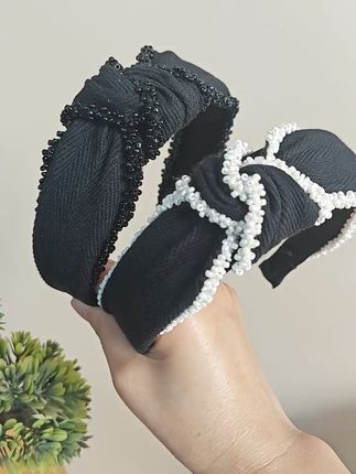欧美风情,宽边发箍轻松搞定女神发型! 秋冬戴啥发型都好看!这款发箍让你轻松打造时尚感!#头饰发饰 #发箍 #修饰脸型 #网红发饰 #逐帧学习这个头包脸直发教程