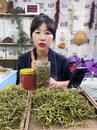 长白山新鲜采摘,关东茶泡出自然好味道! 冬天喝啥都没胃口?试试这口茶!口感清爽不苦涩,越喝越香!#东北好物推荐#黄金草#滋补养生#泡酒好材料#各省丰收战队申请出战