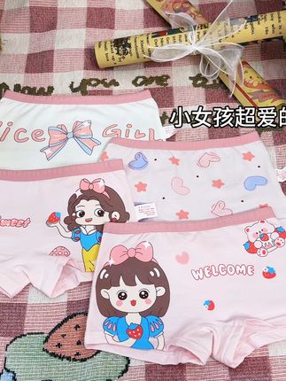 女鹅穿一次就喜欢上的笛莎小短裤! A类母婴纯棉的面料,柔软细腻亲肤透气,高弹力舒适又不紧绷,不夹屁屁不卡档。10A抑菌双层透气底档对宝宝很友好!好穿不贵,女鹅穿着太舒服了,快给小公主安排一组吧!#儿童内裤 #贴身衣物 #柔软亲肤 #透气舒适 #纯棉面料