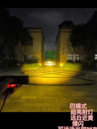 电动车摩托车爆闪远白近黄射灯 防水爆闪远白近黄可同时亮的超亮射灯,有支架螺丝安装款,护杠吊装款,护杠正装款,安装简单,近光45W,远近光55W,四模式,铺路广射程远。