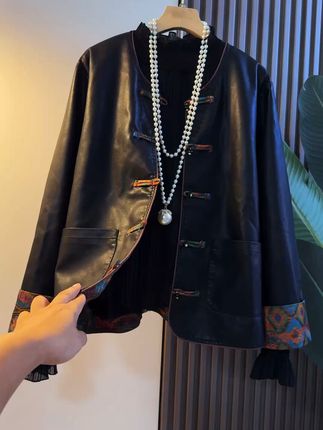 复古盘扣外套,大码也能穿出高级感! 秋冬穿啥?这款高级感十足的大码服饰帮你解决难题!#新中式穿搭 #国风服饰 #民族风穿搭 #秋季穿搭 #大码女装 