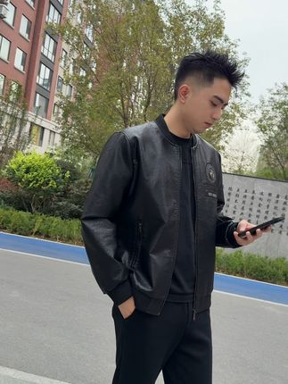 穿上这款皮夹克,帅气出门不怕退换麻烦! 秋冬穿啥?这款软皮夹克帮你解决难题!运费险让你放心下单!#早秋穿搭#男生穿搭#品质男装#皮衣#男生秋日有效穿搭