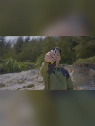 黑夜徒步不再怕,一束强光照亮全程! 一款超棒的手电筒!有多种模式可选,还能当小夜灯、氛围感照明灯!多功能手电筒来啦!有需要的抓紧时间下单吧~视频同款彩光便携灯来我直播间#户外照明 #强光手电筒 #edc #便携 #新品