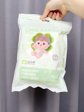 宝宝吃饭不愁,防水围兜一戴就搞定! 孩子吃东西总弄脏衣服?这款一次性用品能解决你的烦恼!#一次性围兜 用完即扔,方便省事 #母婴好物 #宝妈分享 #妈妈果