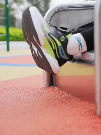 软底大黄蜂童鞋,宝宝跑跳无忧! 孩子脚臭汗多?这款透气又防风沙的鞋子解决你的烦恼!