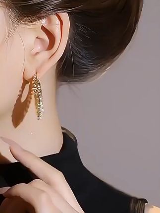 穿出高级感!这款爱心耳环让你瞬间气质提升 想戴有质感又不俗气的小饰品?这款耳环帮你搞定!#时尚饰品#耳钉#小众设计感#耳环#给穿搭配饰实力排名