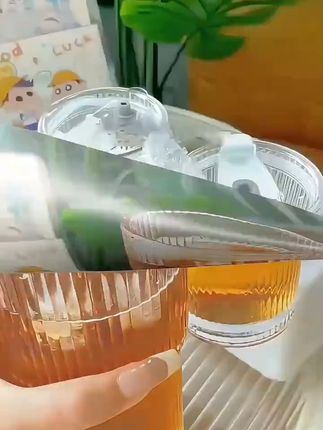 夏日解渴神器!大容量玻璃杯,冷饮果汁全搞定,包邮到家! 这个季节来一杯冰凉饮品真的太爽了!这款杯子不仅好看还包运费哦~#网红水杯推荐 #ins水杯女生高颜值