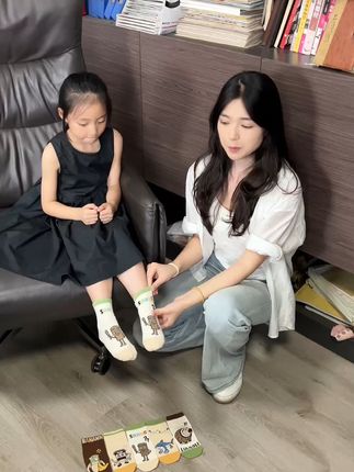 孩子脚汗多?这款透气防臭袜子来救场! 秋冬孩子脚容易出汗、有异味?这款卡通棉袜透气又防臭!#儿童袜子#袜子#透气舒适不臭脚#防臭袜#又是跟着人类幼崽学穿搭的一天