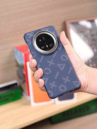 华为mate70pro 柏拉图密码款式凯夫拉手机壳,轻薄带有磁吸功能。