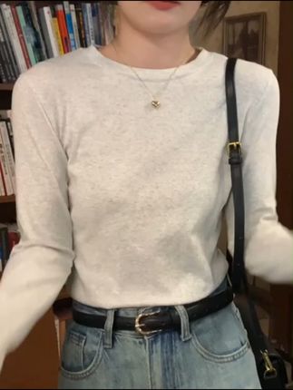 穿上这件打底衫,告别秋凉! 秋冬必备!简约气质款,不管是通勤还是日常,有它就能轻松搞定穿搭!#秋季穿搭 #显瘦穿搭 #长袖t恤 #打底衫 #早秋显身材平价上衣合集