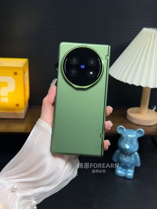 vivoxfold5磨砂终结者!壳膜一体双防护+镜头支架秒变 vivoxfold5磨砂终结者!壳膜一体双防护+镜头支架秒变影院,中轴铰链全包裹,防窥模式防同事偷看,闭眼入不踩雷。#vivoxfold5手机壳