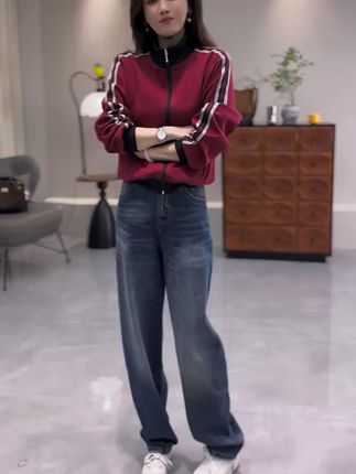 大码女生终于有显瘦外套了!轻松搭配美翻天 秋冬穿啥?这款时尚又保暖的大码短外套帮你解决难题!#秋季穿搭#显瘦穿搭#大码女装#短外套#被秋日氛围感穿搭拿捏了