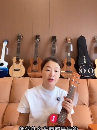 轻松上手尤克里里,弹唱不再难! 想学西洋弦乐器却不知咋入门?这款乐器帮你搞定!#尤克里里#尤克里里新手#尤克里里指弹#尤克里里初学者