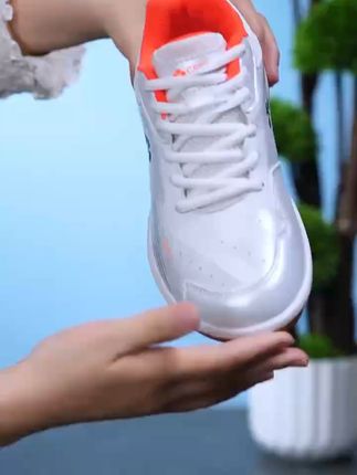 穿上这双超轻透气球鞋,再也不怕运动后脚臭! 今天是双十二活动最后一天了!拍一发四还包邮哦~还有运费险呢~#围观红人神级出片现场 #梨形身材显瘦穿搭公式 #不同MBTI变装挑战 #不同MBTI的毕业舞会怎么穿 #夏日fitcheck卷起来了