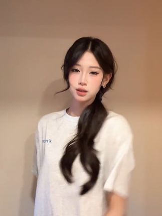 情侣同款T恤,穿出夏天的轻松自在! 今天又是一个忙碌的一天!晚上回家后赶紧洗漱休息吧~明天又是全新开始啦!!#是时候整点夏日穿搭了 #超清爽的夏日OOTD #夏日穿搭 #一秒入夏 #短袖t恤