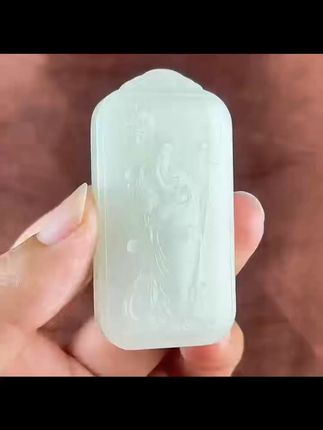 天然和田玉大刀关公吊坠 关公乘龙。玉质细腻温润 雕工精美 上身越带越润。龙自然是拥护关公的,关公义薄云天 忠义千秋,尺寸:59×30×10.5mm 重量:40.86克#这也能开播 #全手游一键秒开播