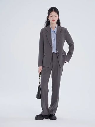 穿上这套西装,职场自信满满!运费险保障无忧 姐妹们!这个活动太划算了!!有运费险!拍了不满意还可以退回去!#高级感穿搭#秋季穿搭#穿出高级感#西装#早秋通勤出游穿搭一起拿捏