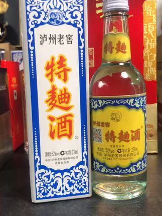 聚会送礼不怕选错,泸州老窖运费险保障退换! #泸州老窖特曲60版 #太香了这个味道很上头 #白酒推荐 