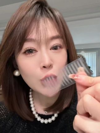 姐妹们,就用这个,早八神器,平时都偷摸着用呐~#打工人无痛变美小心机 #双眼皮贴 #一代人有一代人的开学装备 #懒人必备 #逛美博会get超多变美好物