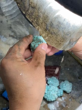 戴上这枚蓝宝石戒指,瞬间提升气质! 原矿绿松石做工精细,原矿绿松石###