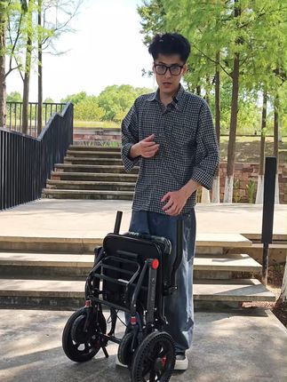 老人腿脚不好出门不方便?这款小推车让出行更轻松!出游不再愁,轻松折叠轮椅带去全世界!#轮椅 #适老化产品 #户外 #老年人 #关爱老人