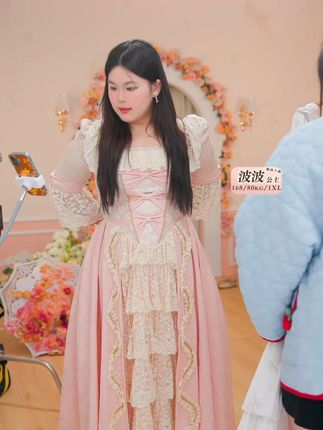 大码女生也能穿出公主范,粉色礼服裙太美了! 姐妹们!这个裙子真的太好看了吧!!!面料质感超棒~关键价格还这么划算!!#ootd穿搭#大码女装#连衣裙#微胖女生#微胖女生怎么穿出早秋氛围感
