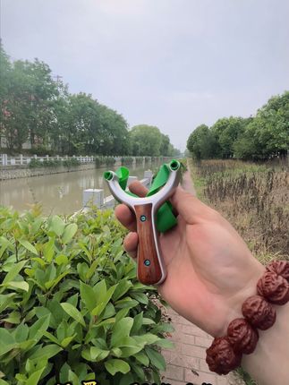 纵横单卡! #弹弓 #弹弓爱好者 #弹弓户外 #弹弓练习