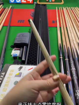 台球新手必备!摇光小头杆,不满意就退! 今天下午两点开始拍一杆!有运费险哦~喜欢的朋友不要错过啦!!#台球#台球器材#台球杆#中式八球#台球教学