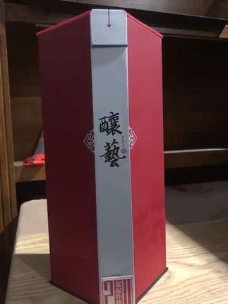 泸州老窖定记作坊750m朋友聚会就喝这酒,泸州老窖浓香正宗! 今天又是一个忙碌的一天!晚上回家喝上一杯酒,一天都值了!#夏日微醺计划 #好酒推荐官 #纯粮酿造好喝不上头
