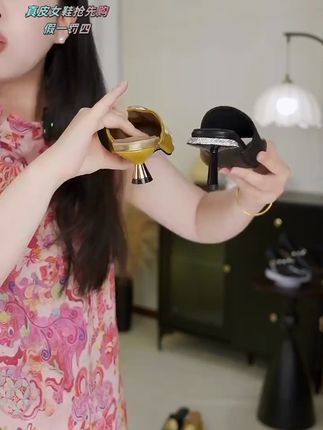 夏天逛街就穿它!尖头拖鞋时尚百搭,还不怕买错尺码 姐妹们!这个鞋子真的太好穿了!!关键现在有运费险,喜欢就冲吧~#用琥珀流光风打开秋天#你的服装类型是什么#小个子女生的夏日通勤穿搭#夏日穿搭小心机#跟着爱情公寓学穿搭