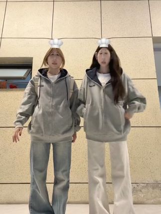秋日氛围组!这款卫衣叠穿神器 #ootd穿搭 #男女同款 #秋季穿搭 #卫衣 #轻松拿捏慵懒风穿搭