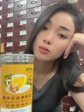 每天都沉沉的,啥也不想干,饭也不想吃,试试这个五指毛桃茯苓茶 #夏日必备 #五指毛桃 #茯苓 #三伏天#五指毛桃茯苓茶