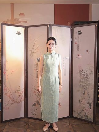 搬家不用愁,实木折叠屏风轻松搞定! 今天下午五点半之前下单,运费险活动!可以放心拍了!#反光镜涂鸦拍出来太可爱了