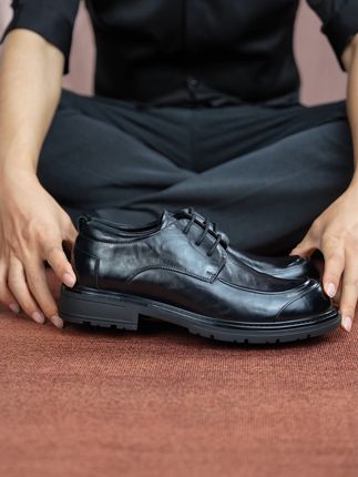 穿上这双透气皮鞋,秋天也能轻松舒适! 秋冬穿啥鞋子?这款男士休闲皮鞋舒适又时尚!#我是又甜又酷的流光系少女 #蓝战非穿人字拖打卡红毯 #团播都在琥珀流光摇 #琥珀系拉抽屉变装 #红蜻蜓 C785