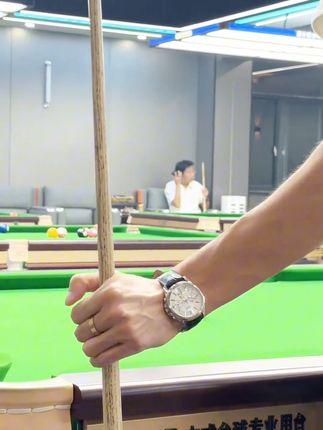 金戒指一戴 这不人夫感就来了吗 想买一款寓意美好的婚戒?这款玫瑰金对戒帮你搞定!#人夫感 #饰品搭配 #情侣对戒 #金戒指 #卡地亚